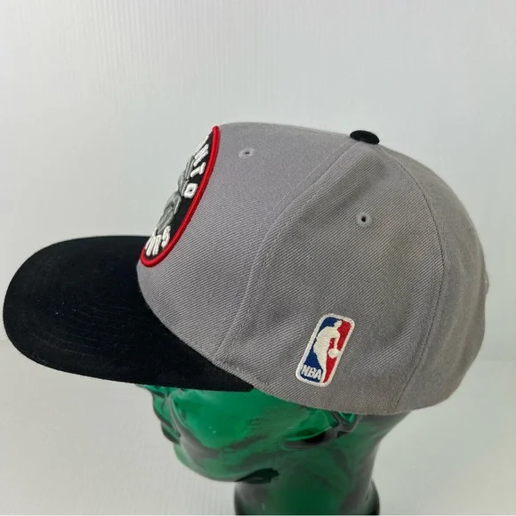 Mitchell & Ness Toronto Raptors NBA Licensed Snapback Grey/Black - Picture 2 of 8